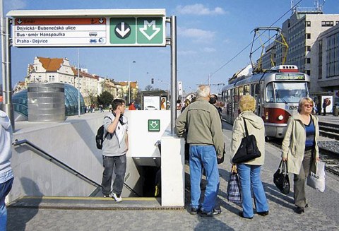 Добраться в нужное место в Праге можно 3—4 способами, выгадав в зависимости от выбранного маршрута 5—10 минут Фото: Елена Зигмунд
