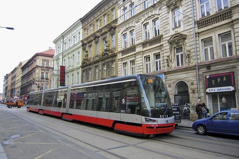 Схема движения трамваев в Праге напоминает звезду с 12 лучами. Даже если в городе пробки, трамваи идут со скоростью 20 километров в час Фото: Елена Зигмунд