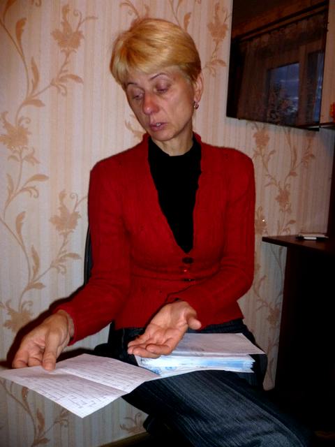 Любовь Ковалёва постоянно перечитывает письма сына. фото: Игорь Кармазин  