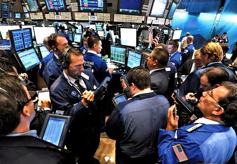 Этим августом затяжное падение рынков по всему миру заставило инвесторов вспомнить 2008 год Фото: Stan Honda (AFP)
