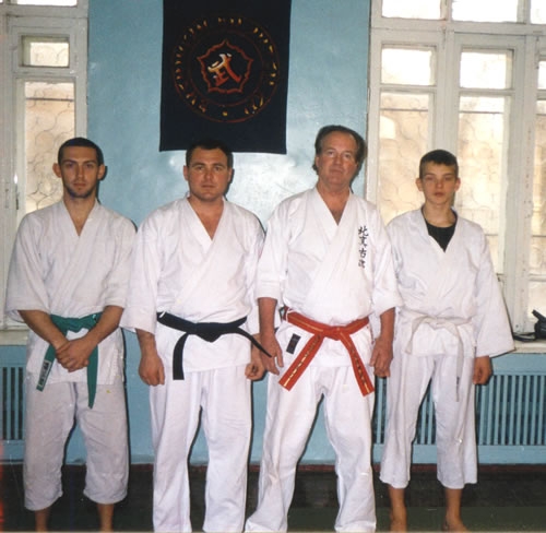 На фото: Павел Галь (второй слева), его сын Вадим Галь - крайний справа