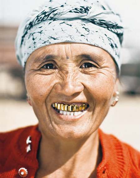 В Средней Азии золотые зубы — не только популярное украшение, но и свидетельство принадлежности к среднему классу