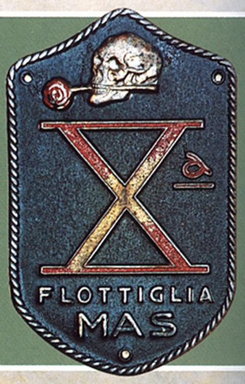 Эмблема 10 флотилии МАС, разработанная лично князем Боргезе.  