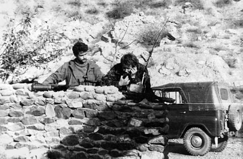 Мусиенко (слева) в Таджикистане. Он числился офицером таджикской разведки, но продолжал служить России. Фото из личного архива Александра Мусиенко