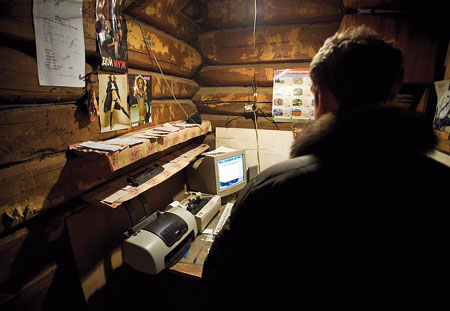 Корреспондент «РР» покупает поддельную квитанцию у «чекиста» из деревни Большая Киселенка