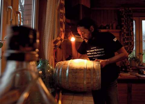 Самогоновед Эркин Тузмухамедов полагает, что производство виски — признак стабильности государства