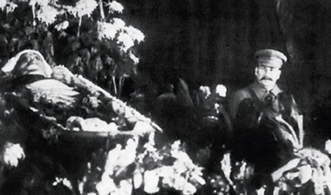Сталин у гроба Кирова — в почетном карауле