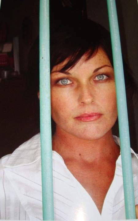 Австралийка Шапель Корби. Приговорена к 20 годам тюрьмы за провоз 4 кг марихуаны. Свою вину не признала. Индонезия, Бали