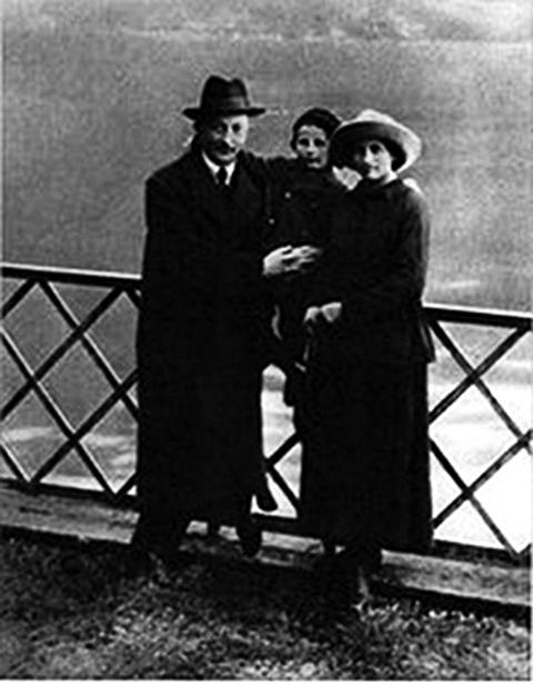 На фото: Дзержинский с семьей в Лугано, 1918 г.