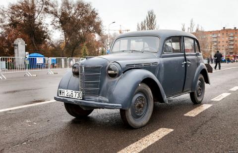 На снимке – Opel Kadett 1937 года. Считается, что еще до начала Второй мировой войны Сталин лично пытался наладить производство этого автомобиля в СССР, но замысел удалось осуществить лишь после ее окончания