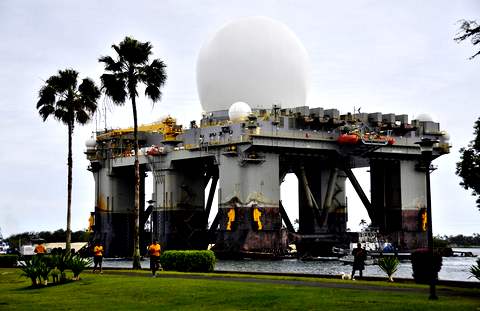 Март 2013. Радар морского базирования ВМС США, который был размещен в Тихом океане восточнее Японии для оперативного отслеживания пусков северокорейских ракет. Снимок сделан на базе ВМС США на Гаваях. AFP/East News