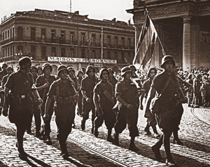 Сентябрь 1944-го – испанские части в освобожденной Тулузе (Франция).  Фото из книги «Испанский узел «холодной войны»