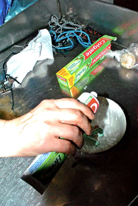 В зубных пастах чаще всего прячут наркотики. фото: Ева Меркачева