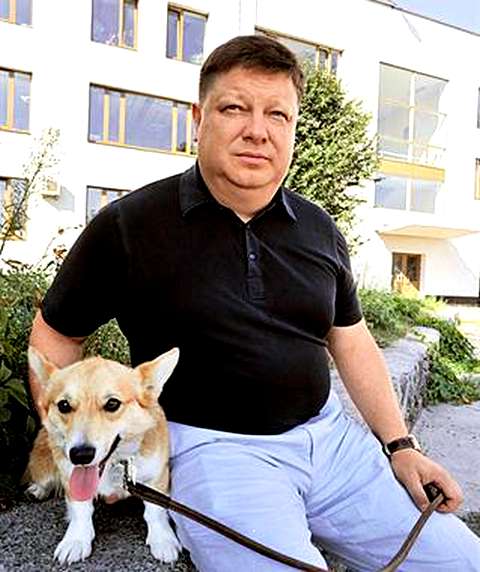 Пример заразителен. Народный депутат Руслан Зозуля утверждает, что если его законопроект примут, он застрахует свою собаку и вживит в неё чип  