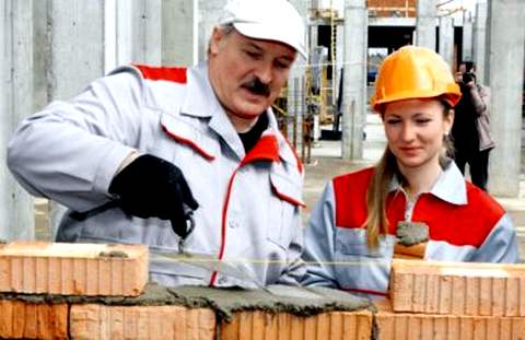 Бацька может. Александр Лукашенко решил остановить отток соотечественников из страны, прикрепив их к рабочим местам  Фото: AP 