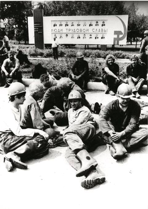 Лежачих не бьют. Забастовка в Макеевке 17 июля 1989 года была мирной акцией протеста. Местные горняки ещё не знали, что творят историю