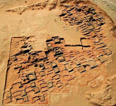 35 найденных пирамид разместились на совсем небольшой площади, равной теннисному корту Фото: SFDAS (SEDAU livescience.com