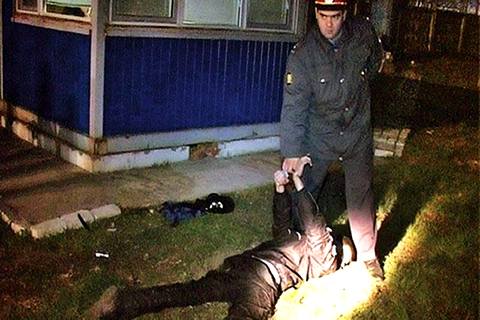 В результате розыск закончился задержанием «белгородского стрелка», который оказал полиции ожесточенное сопротивление Фото: BELGOROD REGION DEPARTMEN AFP POLICE