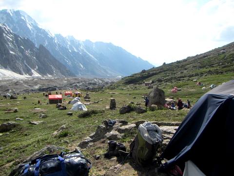 Базовый лагерь на горе Нанга Парбат через несколько часов после расстрела альпинистов