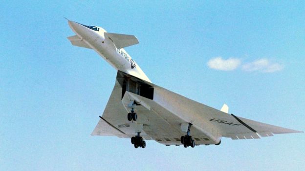 Бомбардировщик XB-70 был рассчитан на полет со скоростью, в три раза превышавшей скорость звука