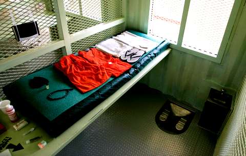 Тюрьма в Гуантанамо: 10 лет скандалов