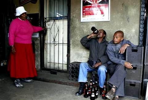 Массовый алкоголизм сближает Нигерию и Россию Niger_alko_rus_01
