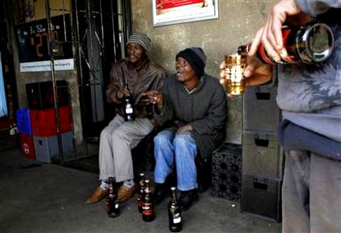 Массовый алкоголизм сближает Нигерию и Россию Niger_alko_rus_02