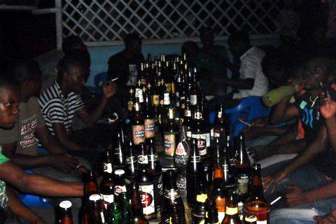 Массовый алкоголизм сближает Нигерию и Россию Niger_alko_rus_04