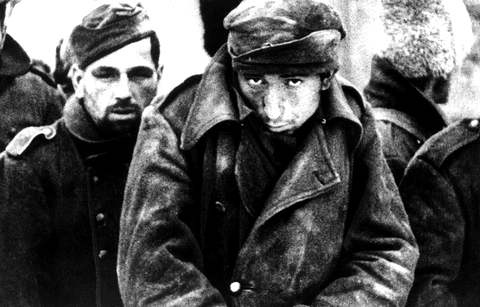 2 февраля 1943 года. В колонне пленных немецкой армии.  ASSOCIATED PRESS/FOTOLINK/Global Look