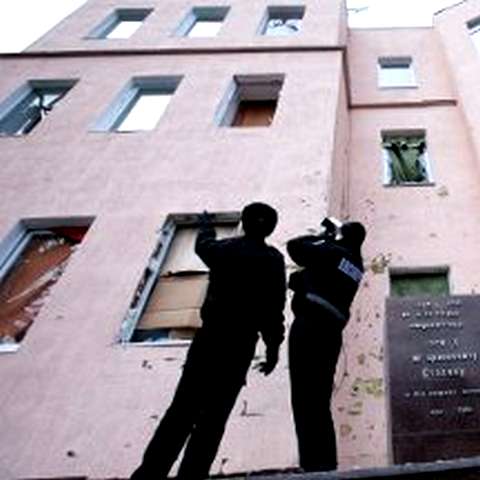 1 декабря 2010 года.
 Взрыв у здания Запорожского обкома КПУ уничтожил бюст диктатора 