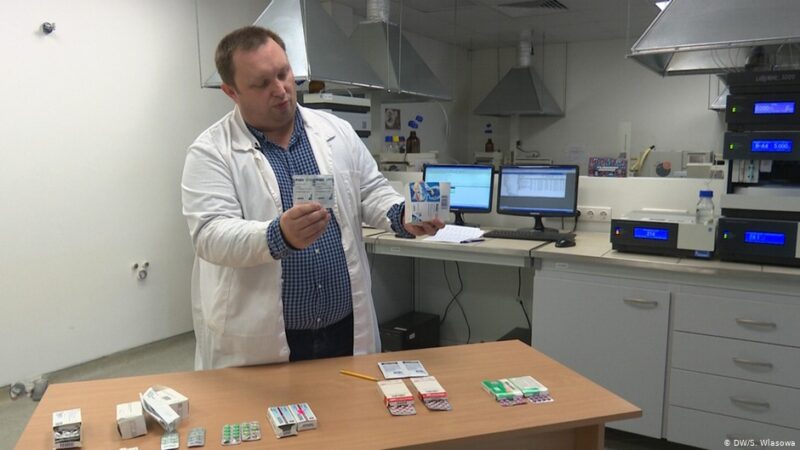 Ігор Лесик показує, як відрізнити фальшиві ліки