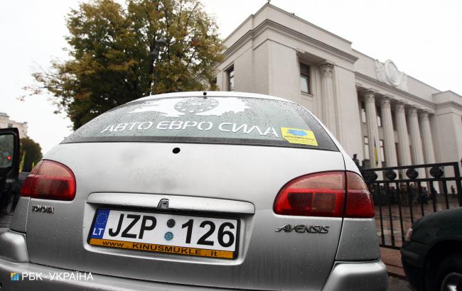 Фото: автомобиль на еврономерах (РБК-Украина)