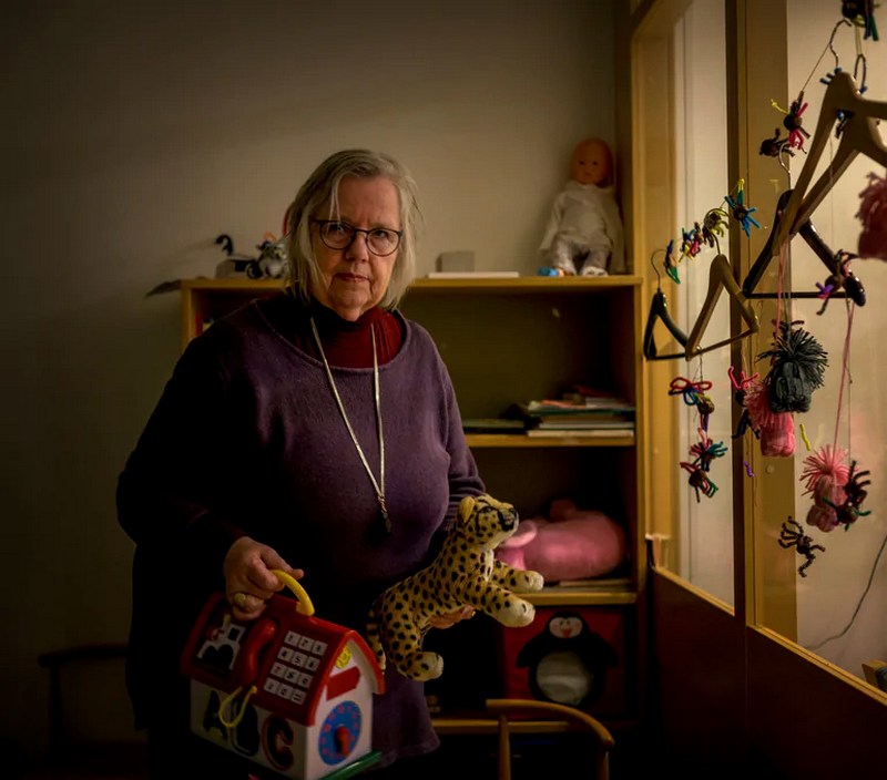 Мари Янссон, 73 года, была убеждена, что установит программу, которая позволит удаленно управлять ее компьютером. Она наблюдала, как мошенники заполняли заявки на кредит на ее имя в ряде банков и кредитных институтов. Фото: Александр Махмуд