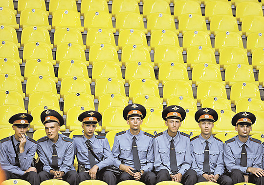 Непосредственно охраной правопорядка занимается лишь небольшая часть сотрудников милиции Фото: ИТАР-ТАСС