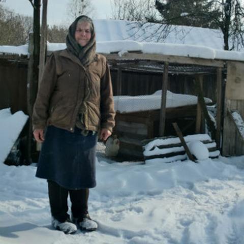 Баба Ганя по прозвищу "Командующий" из села Куповатое в чернобыльской зоне