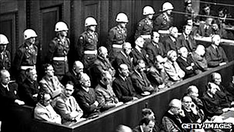 Перед судом в Нюрнберге предстали некоторые лидеры нацистов, оставшиеся в живых после войны
