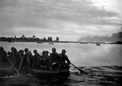 Немецкие солдаты на реке Буг в Белоруссии, 22 июня 1941 года