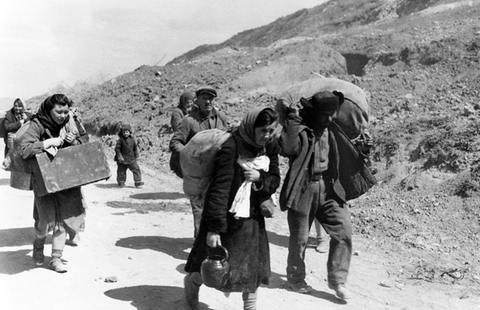 Русские крестьяне, покидающие свою деревню, лето 1941 года  