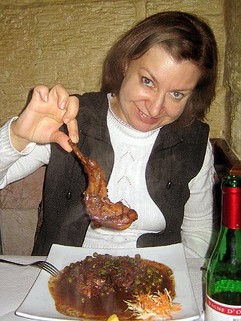Почём еда? Людмила Порошина из Москвы теряется в догадках, почему, в отличие от еды, цены на сигареты и водку фиксированы  