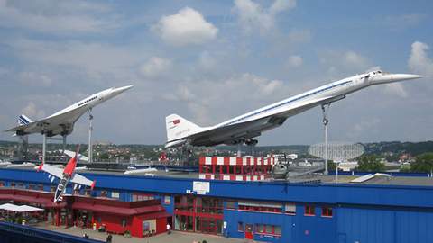 Ту-144 (справа) и «Конкорд»