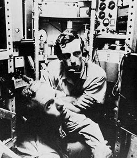 Дон Уолш и Жак Пикар внутри батискафа «Триест», находящегося на дне Марианской впадины. 23 января 1960 год. 