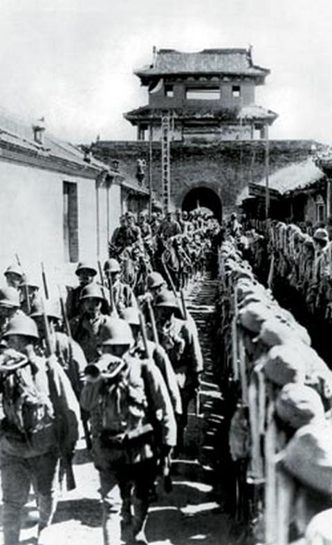 оржественное вступление японских войск в город в Северном Китае