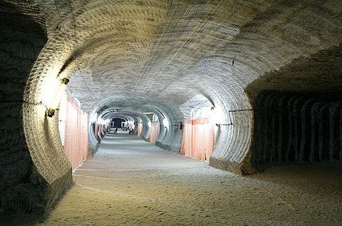 Соледар - одна из крупнейших шахт по добыче соли в Украине  