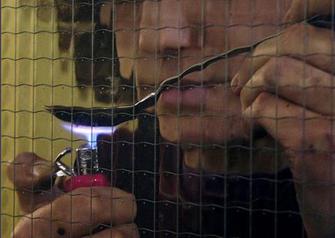 Случай Егора Бычкова показал, что нехорошо приковывать наркоманов к батарее, но что-то ведь надо с ними делать. Фото: ИТАР-ТАСС  