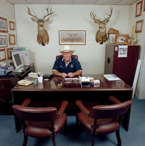 Шейн Фентон, шериф техасского округа Крокетт