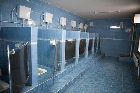 В туалетах колонии произведен ремонт и выглядят они лучше, чем в некоторых киевских заведениях.