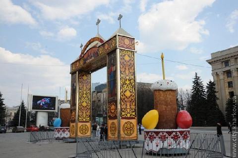 Пасхальные фотографии с центральной площади Харькова  