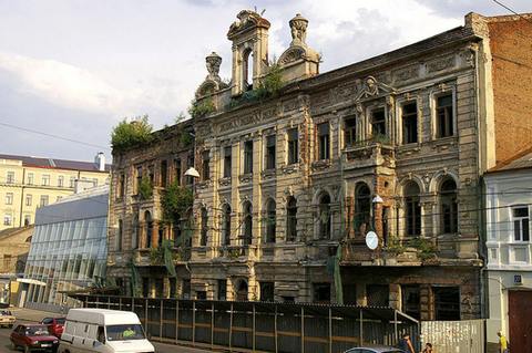 Бывший доходный дом страховой компании «Россия», построенный в конце XIX века на ул. Полтавский шлях    