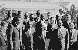 1963 год. Пицунда. Фотография на память с делегацией из Гвинеи.