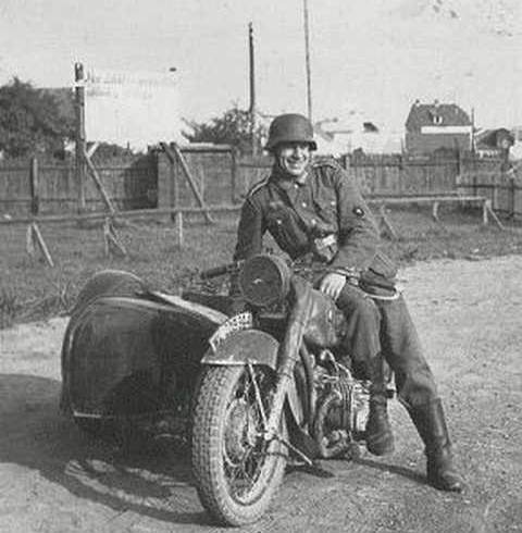 Свою выносливость и надёжность мотоциклы BMW-R61 доказывали в жёстких военных условиях Второй мировой  
